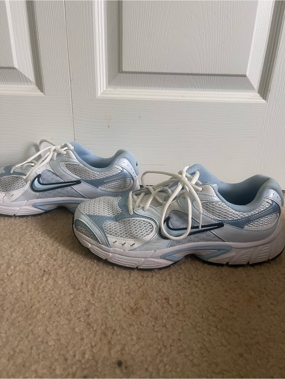 Nike Women's V5 RNR sneakers in white and psychic blue